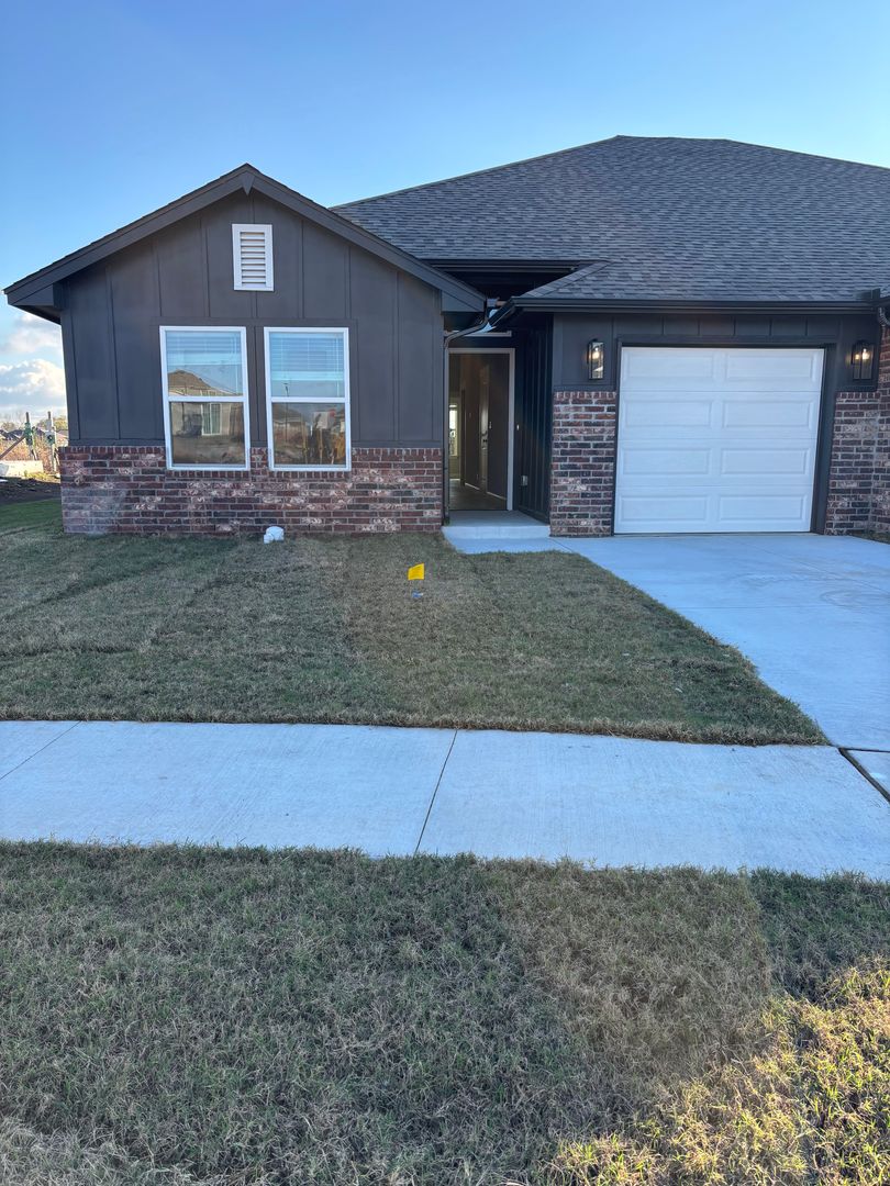 Tulsa House: 14656 E 39th Pl S