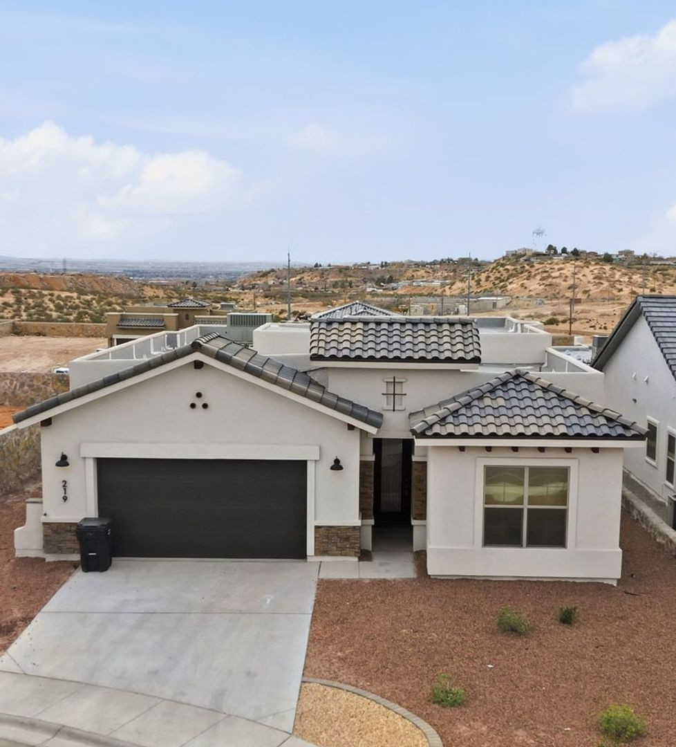 Horizon City House: 219 Emerald Brass Place