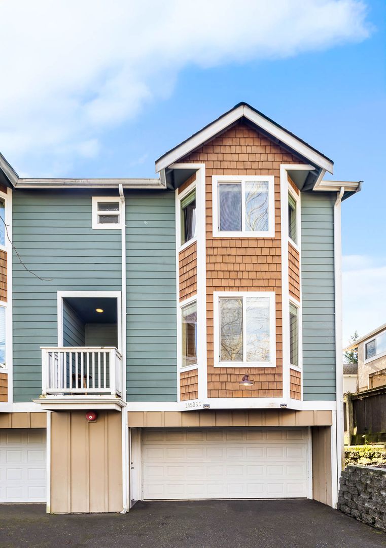 Shoreline Townhome: 14539 32nd Ave NE