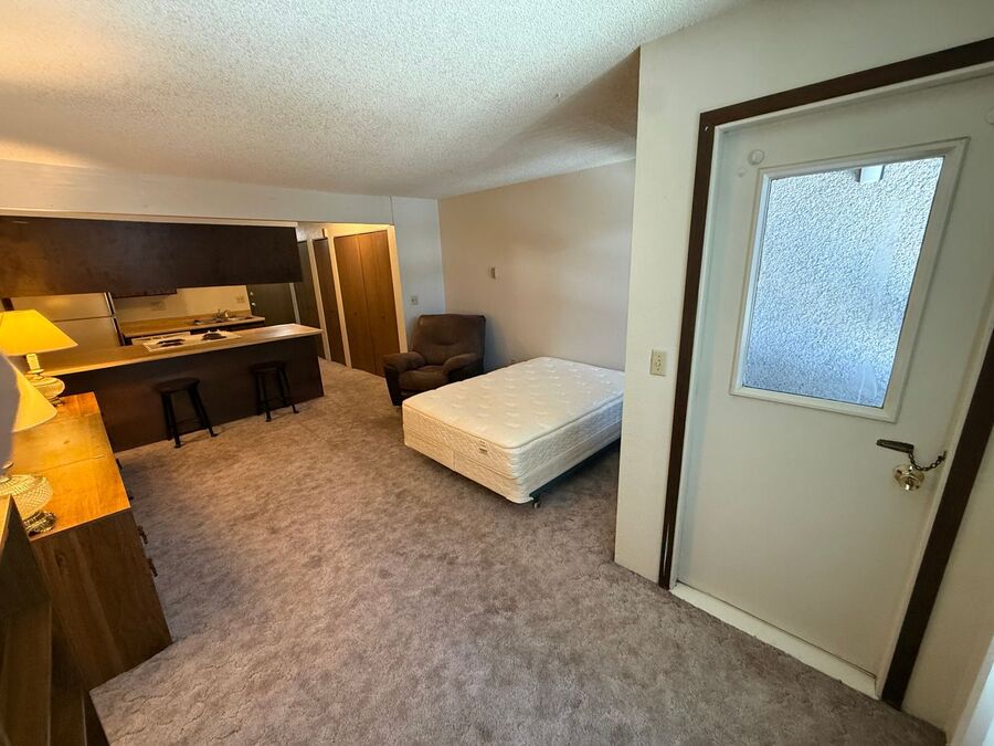 Cozy Furnished Studio Apartment Near Downtown