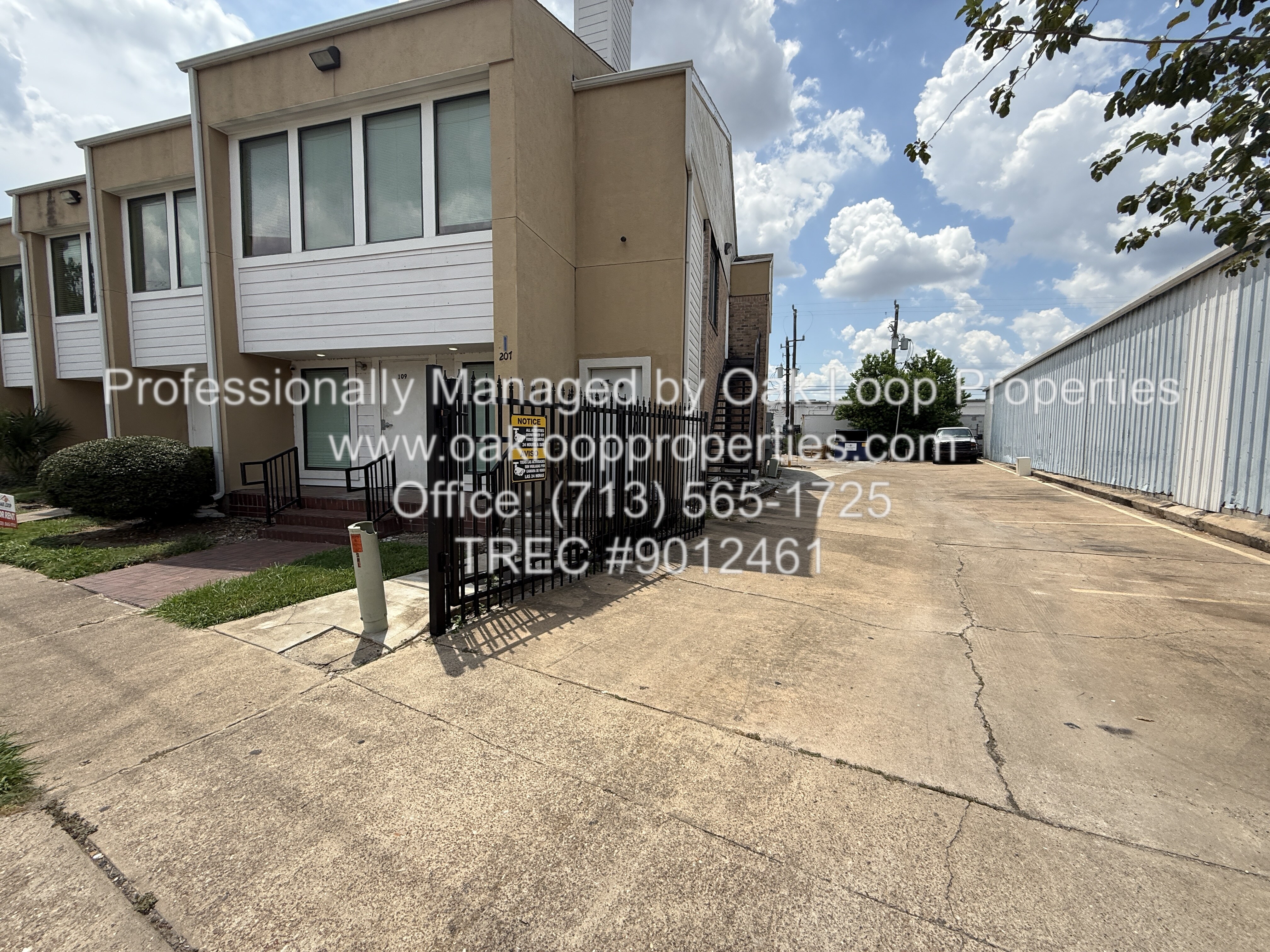 Houston Condo: 2724 Crossview Dr Unit 201