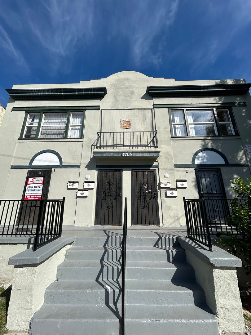 Los Angeles Condo: 4705 Willow Brook Ave.