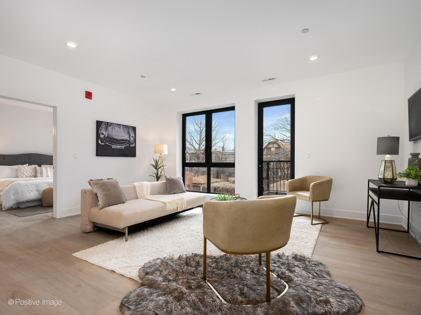 Chicago Condo: 4713 N. Clark St.