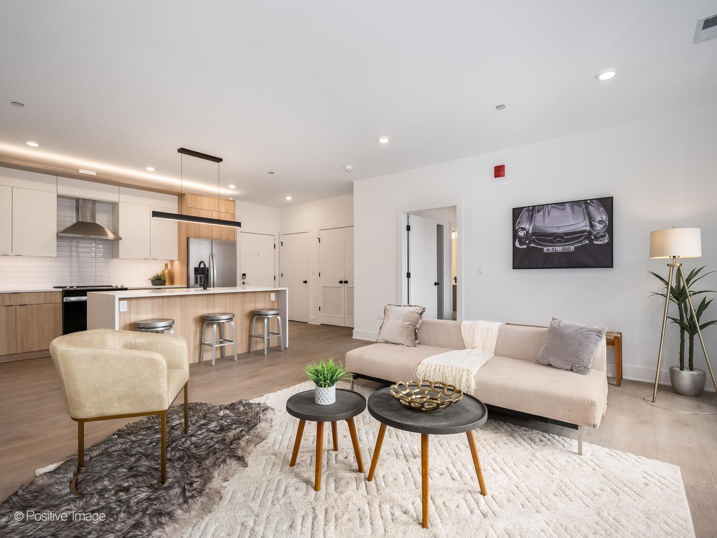 Chicago Condo: 4713 N. Clark St.