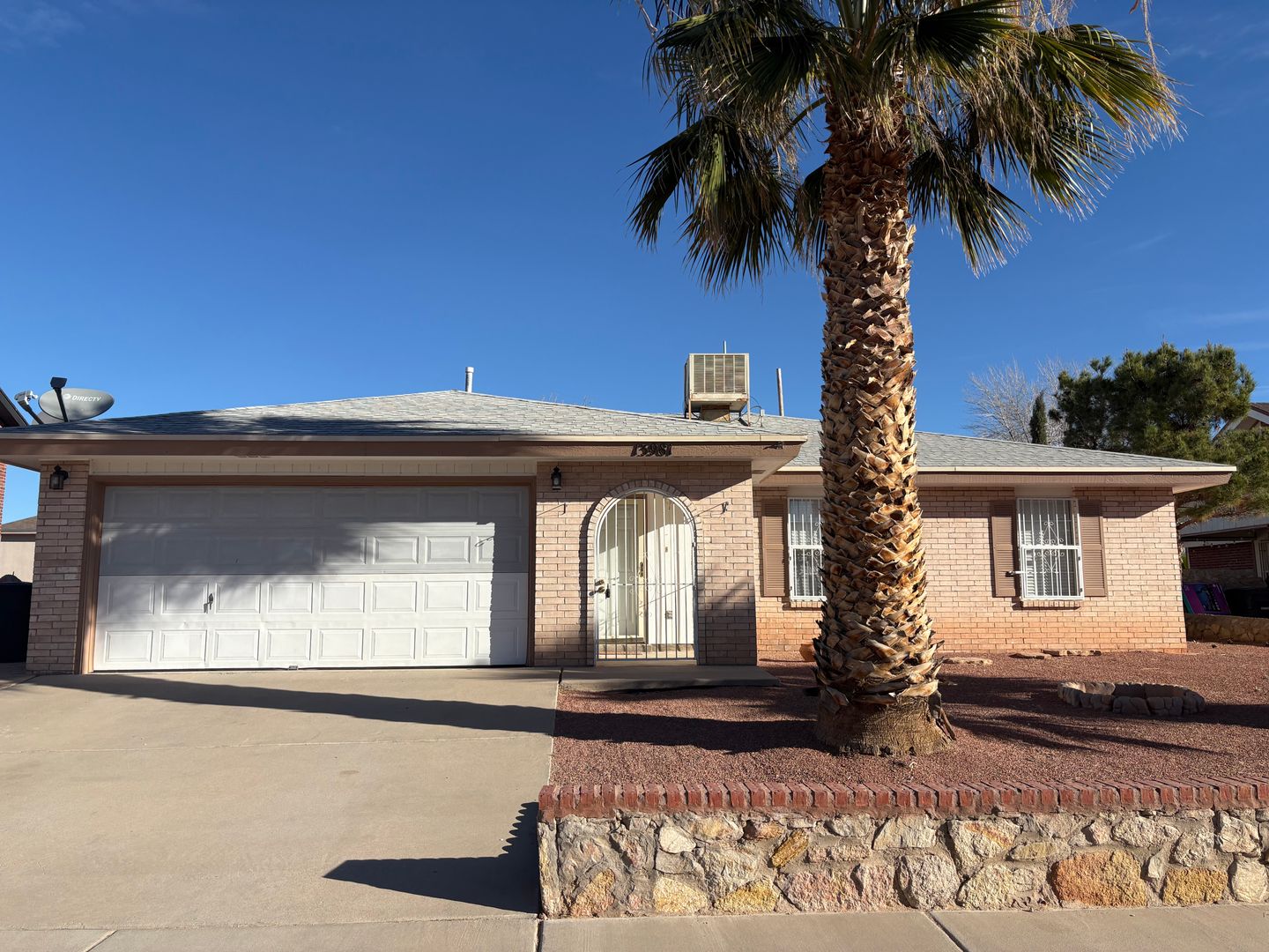 El Paso House: 13981 Veny Webb St