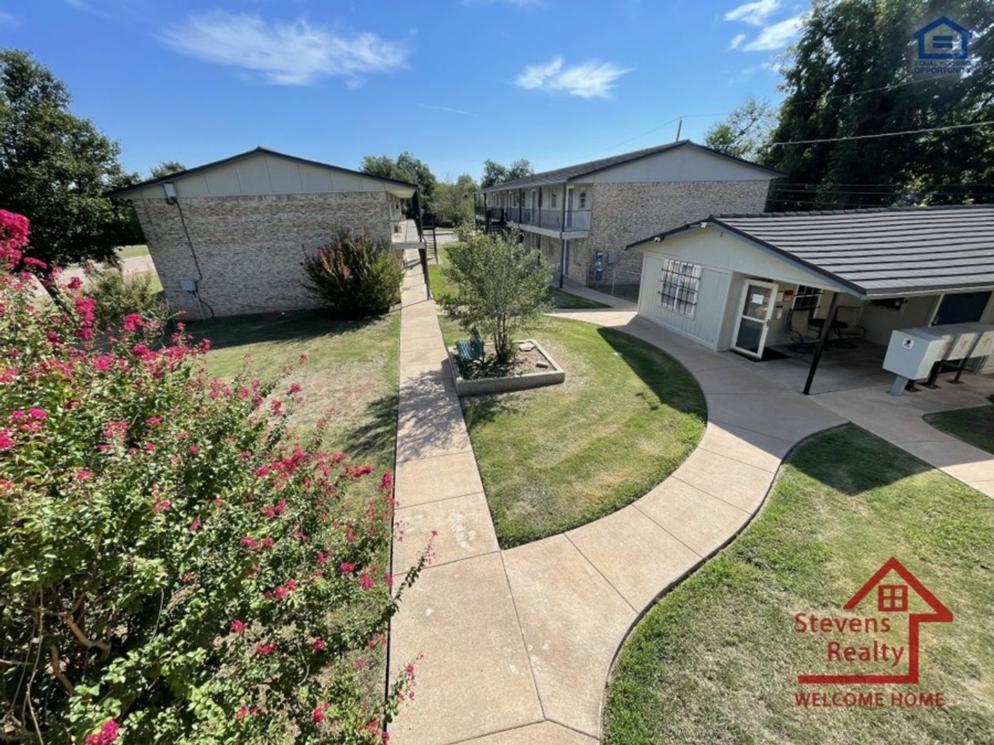 Lawton Apartment: 1502 NW Kingsbury Ave