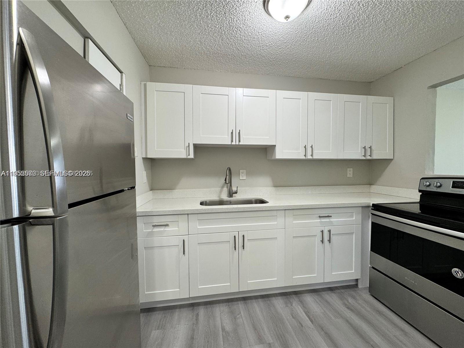 Hollywood Condo: 2237 Taylor Street