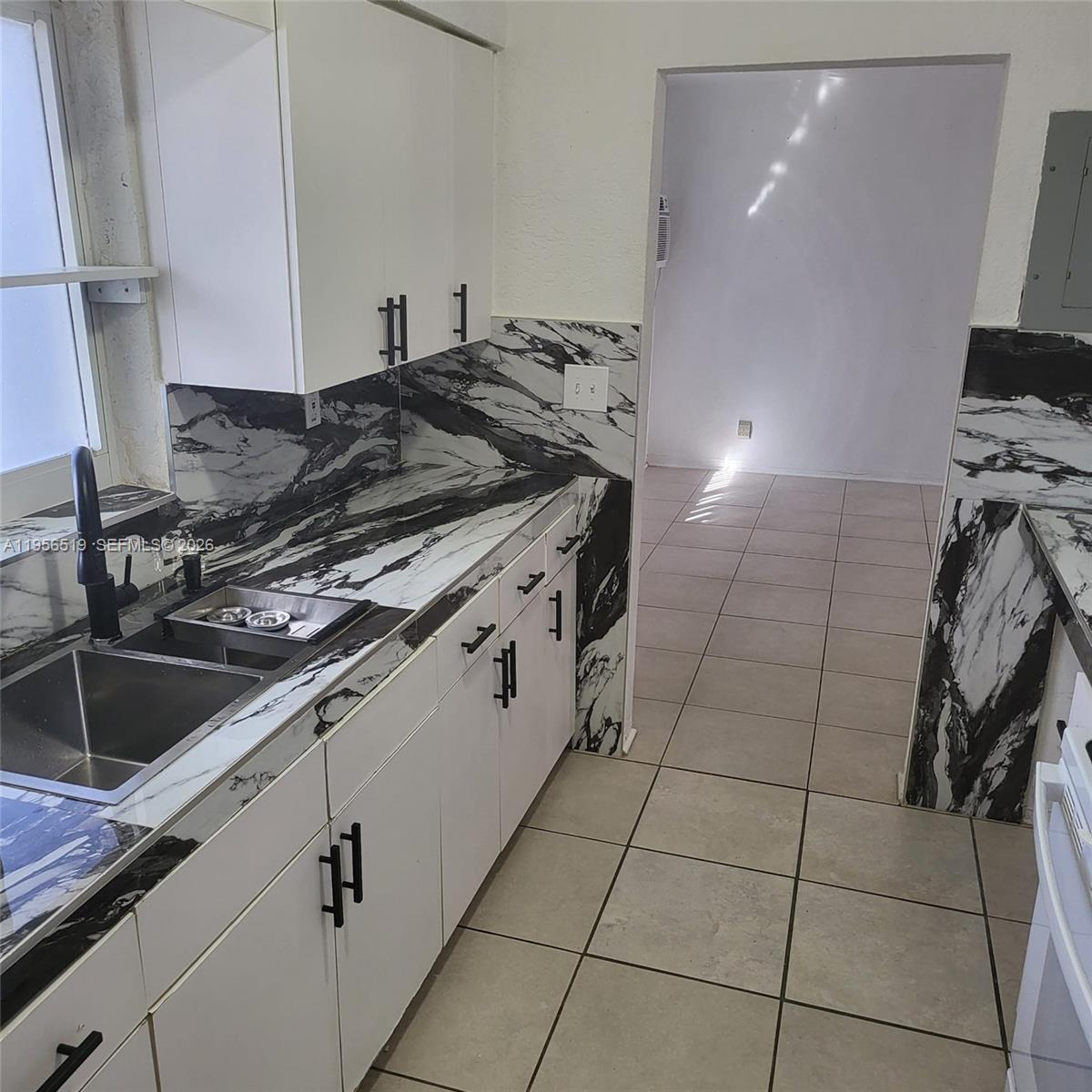 Hollywood Condo: 1934 Madison Street