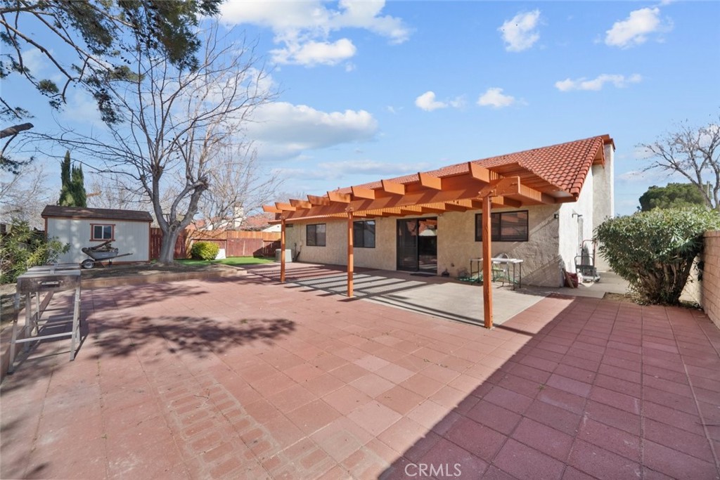 Lancaster Condo: 43203 27th Street West