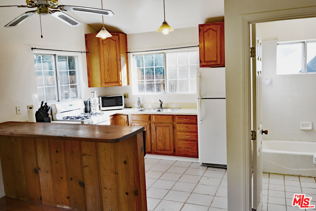 Topanga Condo: 1675 Happy Trail