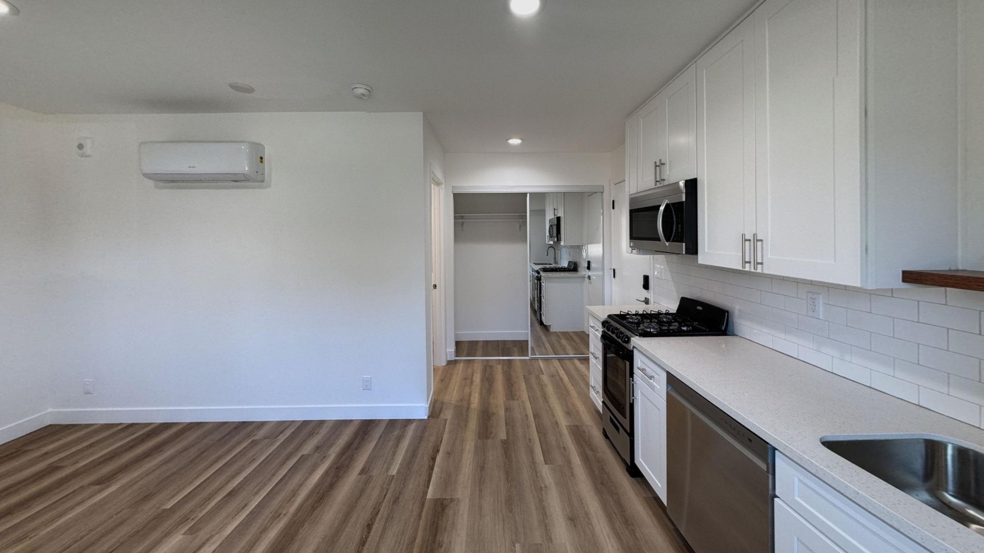 Los Angeles Condo: 3630 Midvale Ave