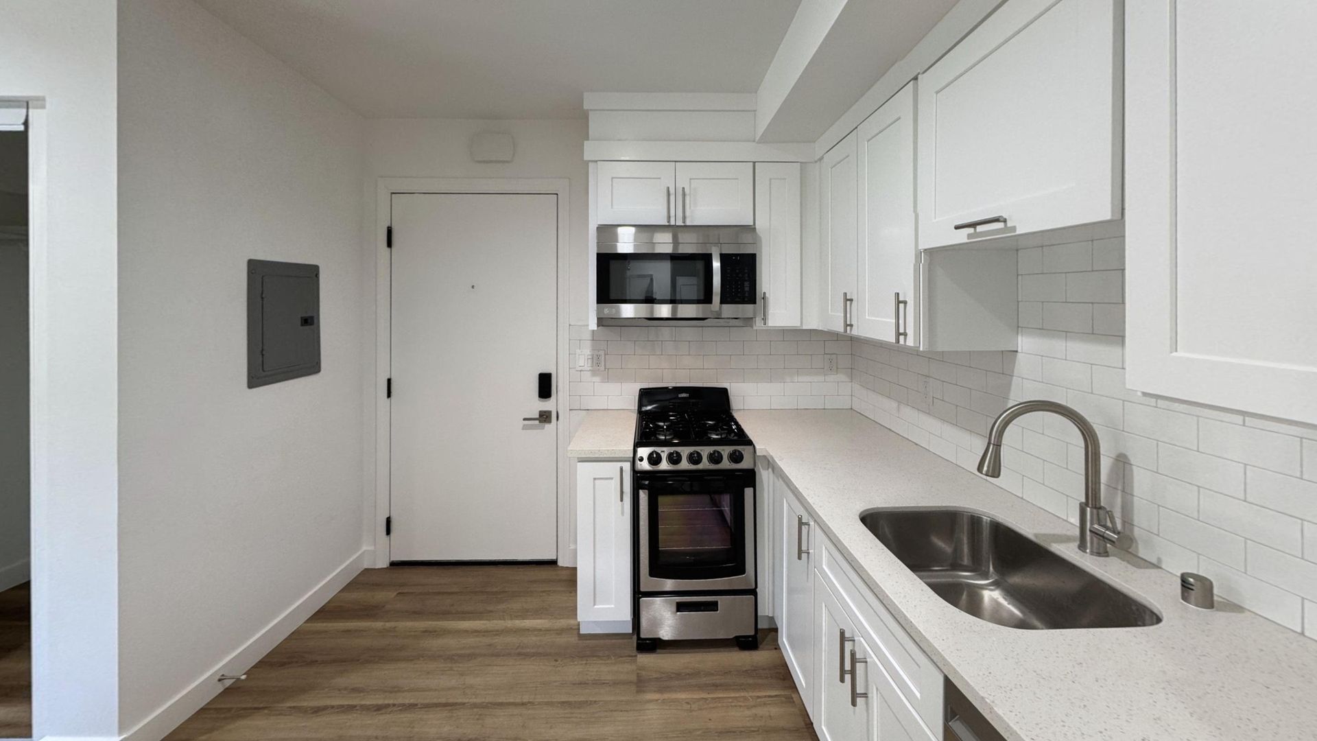 Los Angeles Condo: 3630 Midvale Ave