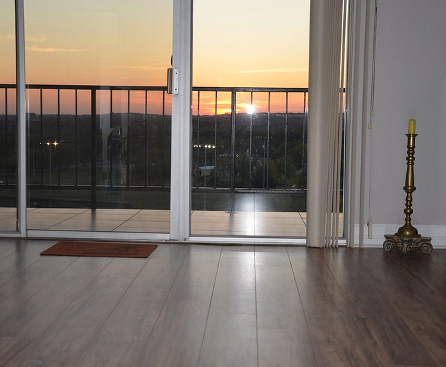 San Antonio Condo: 7039 San Pedro