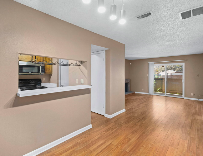 San Antonio Condo: 2935 Nacogdoches