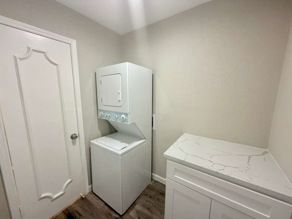 Houston Condo: 5050 Ambassador Way