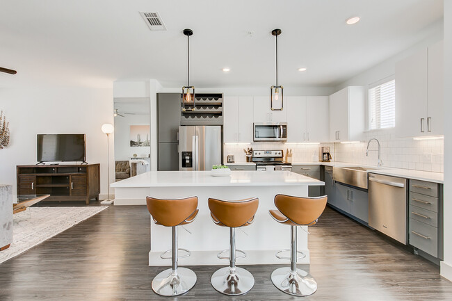 Fort Worth Condo: 405 Crawford St