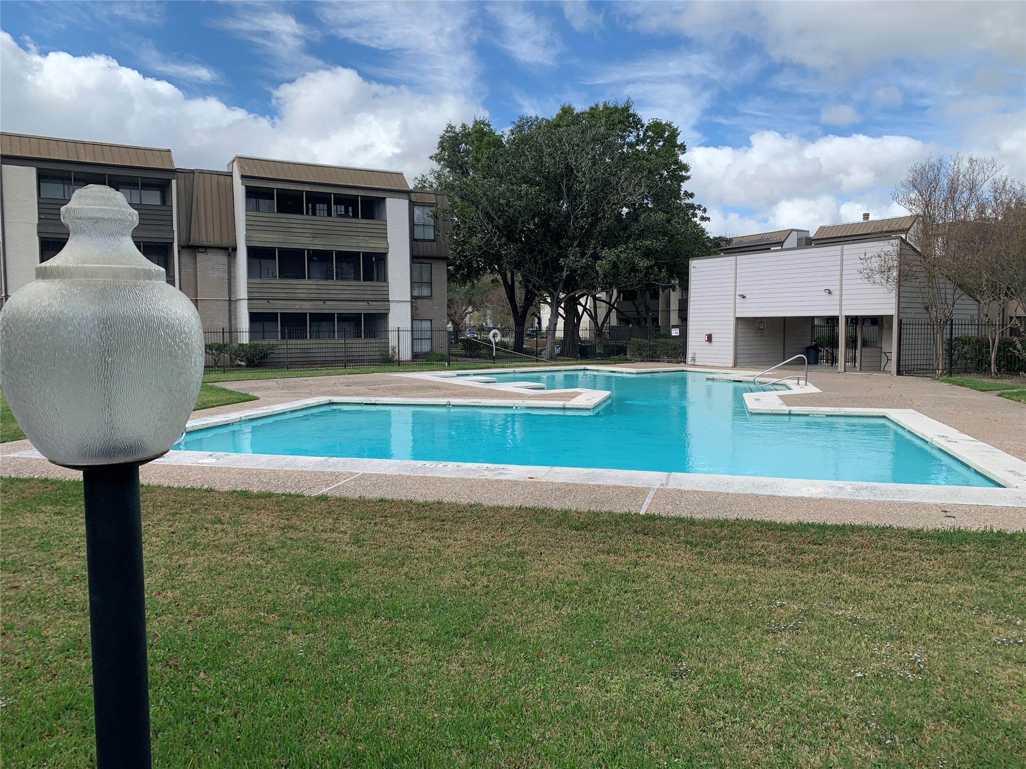 Houston Condo: 3005 Walnut Bend Lane