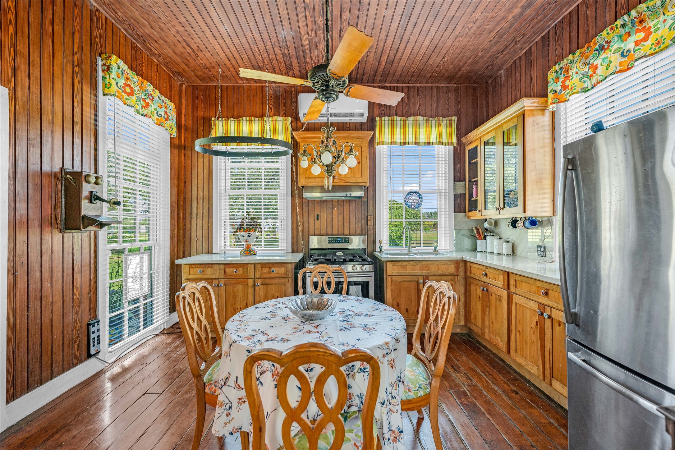 Port Bolivar Condo: 813 Nelson Avenue