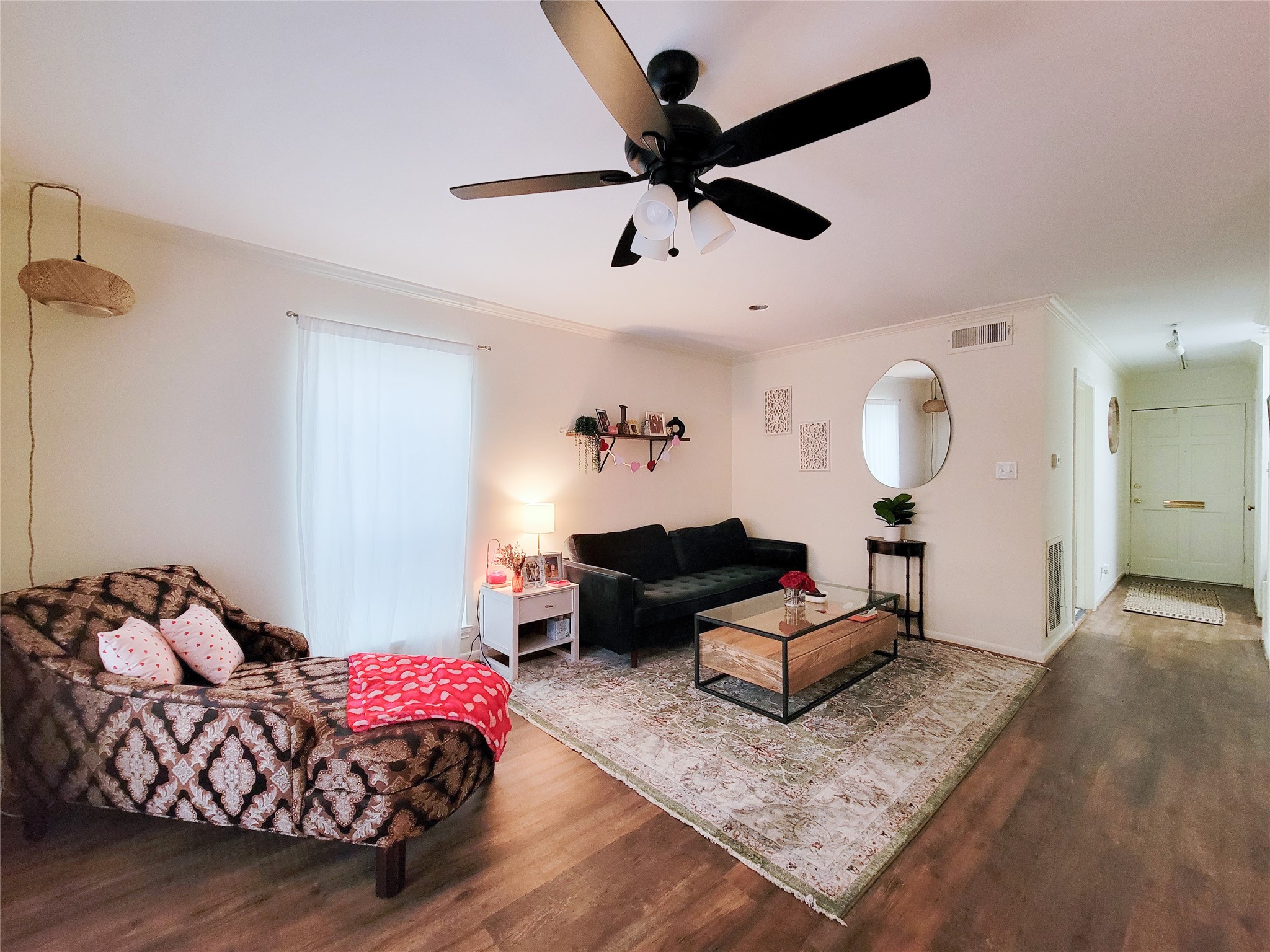 Houston Condo: 2021 Winrock Boulevard