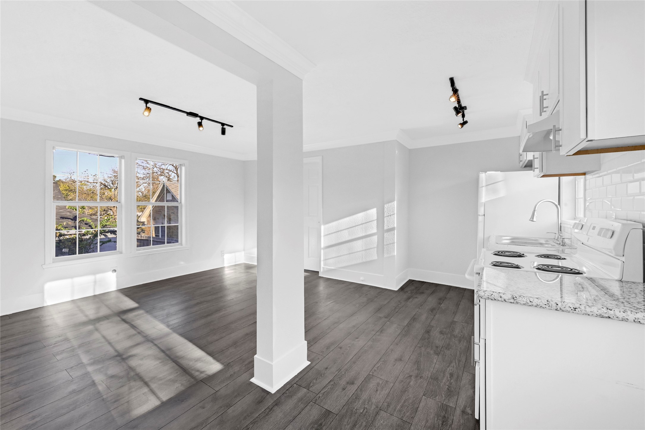 Houston Condo: 1633 Fourcade Street