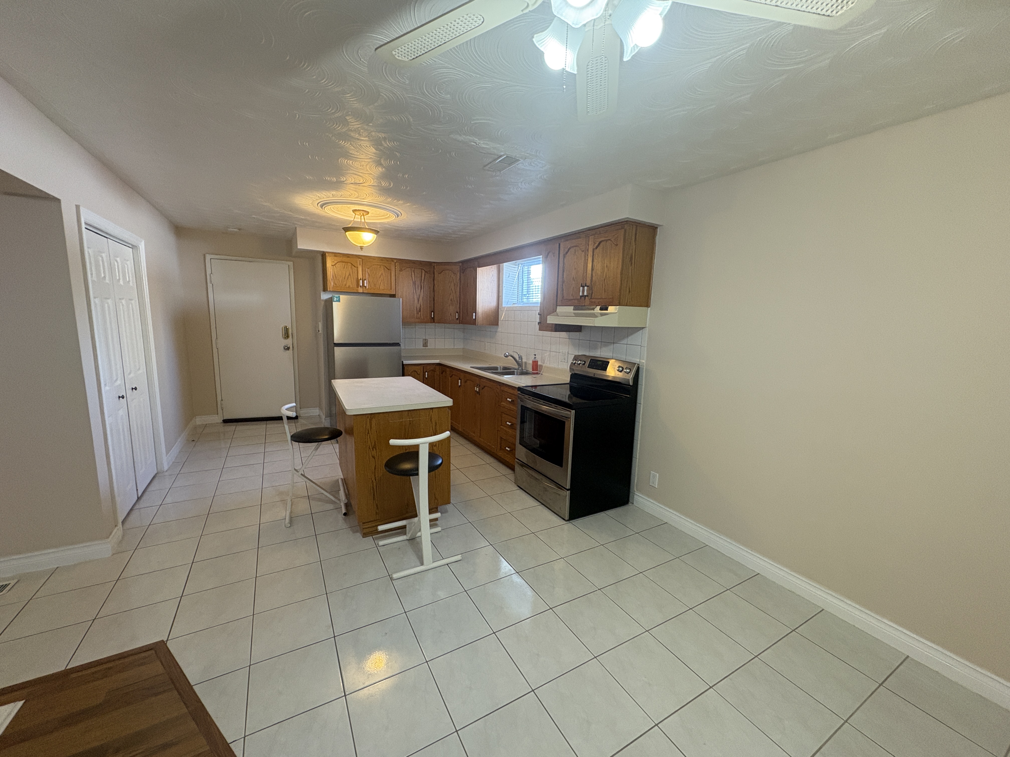 Stoney Creek Condo: 378 Barton Street