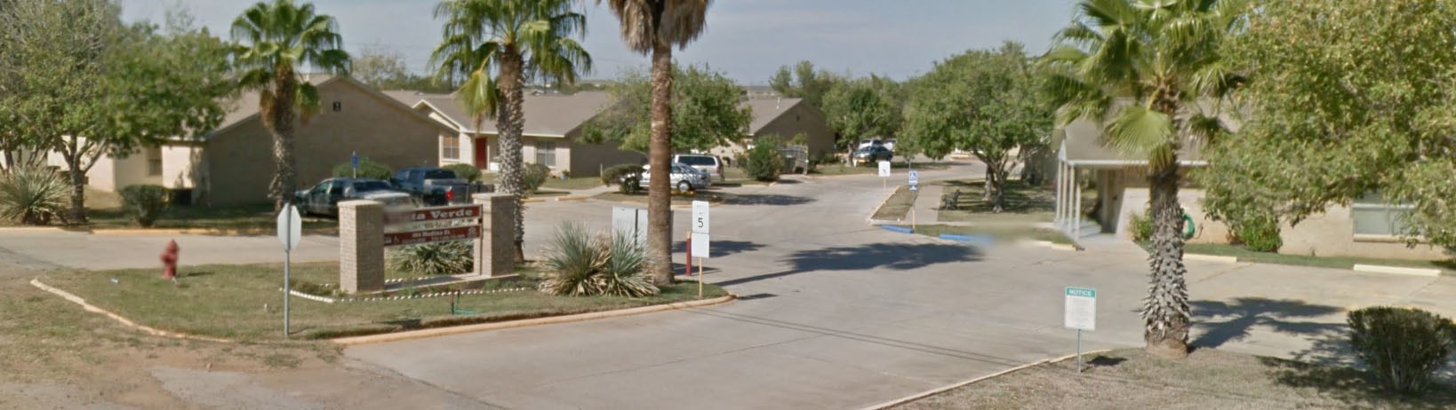 Cotulla Condo: 404 Medina Street