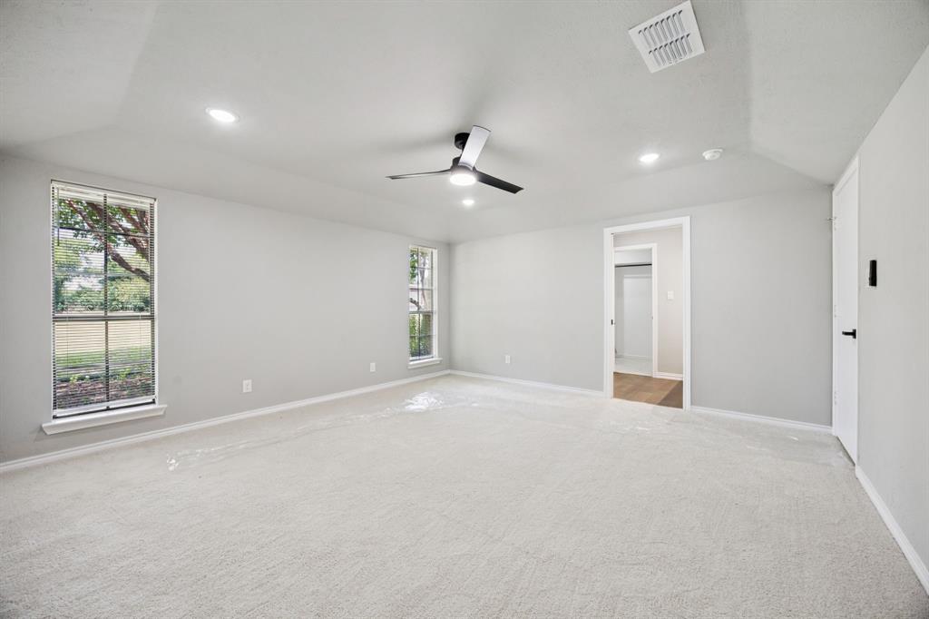 Lucas Condo: 10 Chisholm Trail