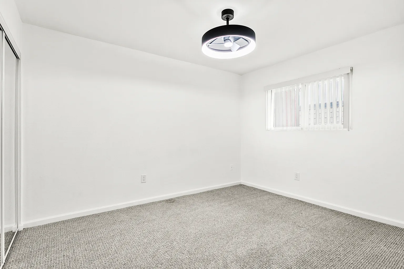Huntington Beach, CA Condo: 1704 California St