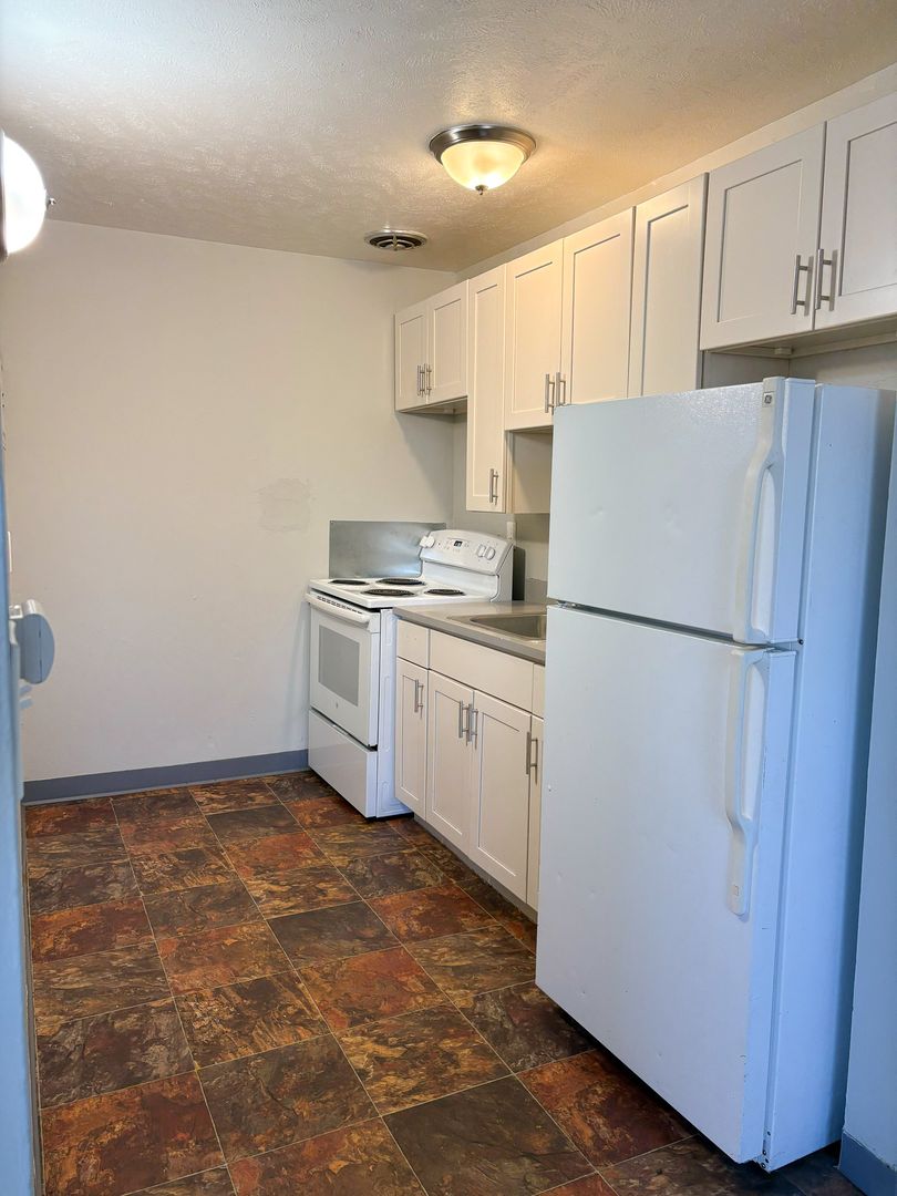 Aurora Apartment: 1432 Macon St