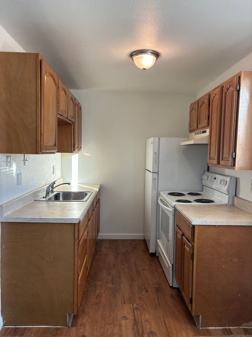 Aurora Apartment: 9504 E 17th