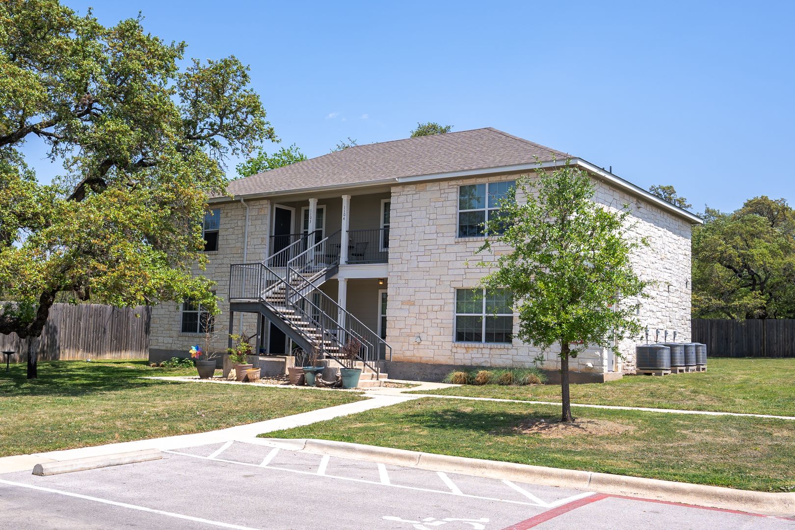 Liberty Hill Apartment: 304 Stubblefield Ln