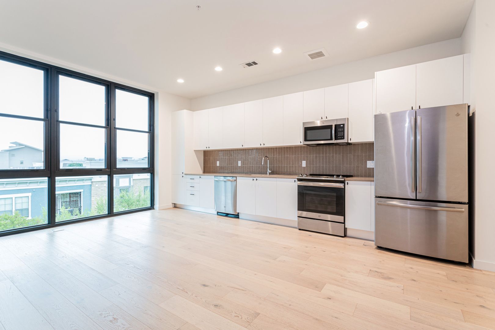 Austin House: 800 Embassy Drive