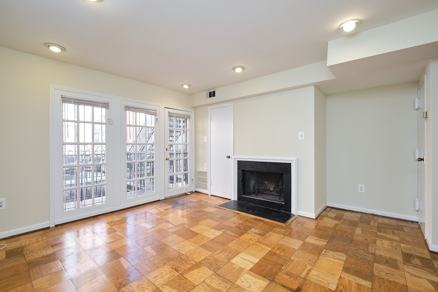 Washington Condo: 1607 Corcoran St NW