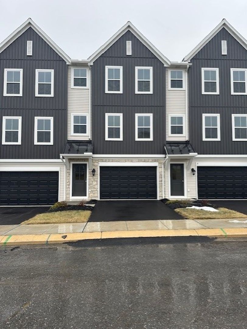 Carlisle House: 6 Kenzie Way