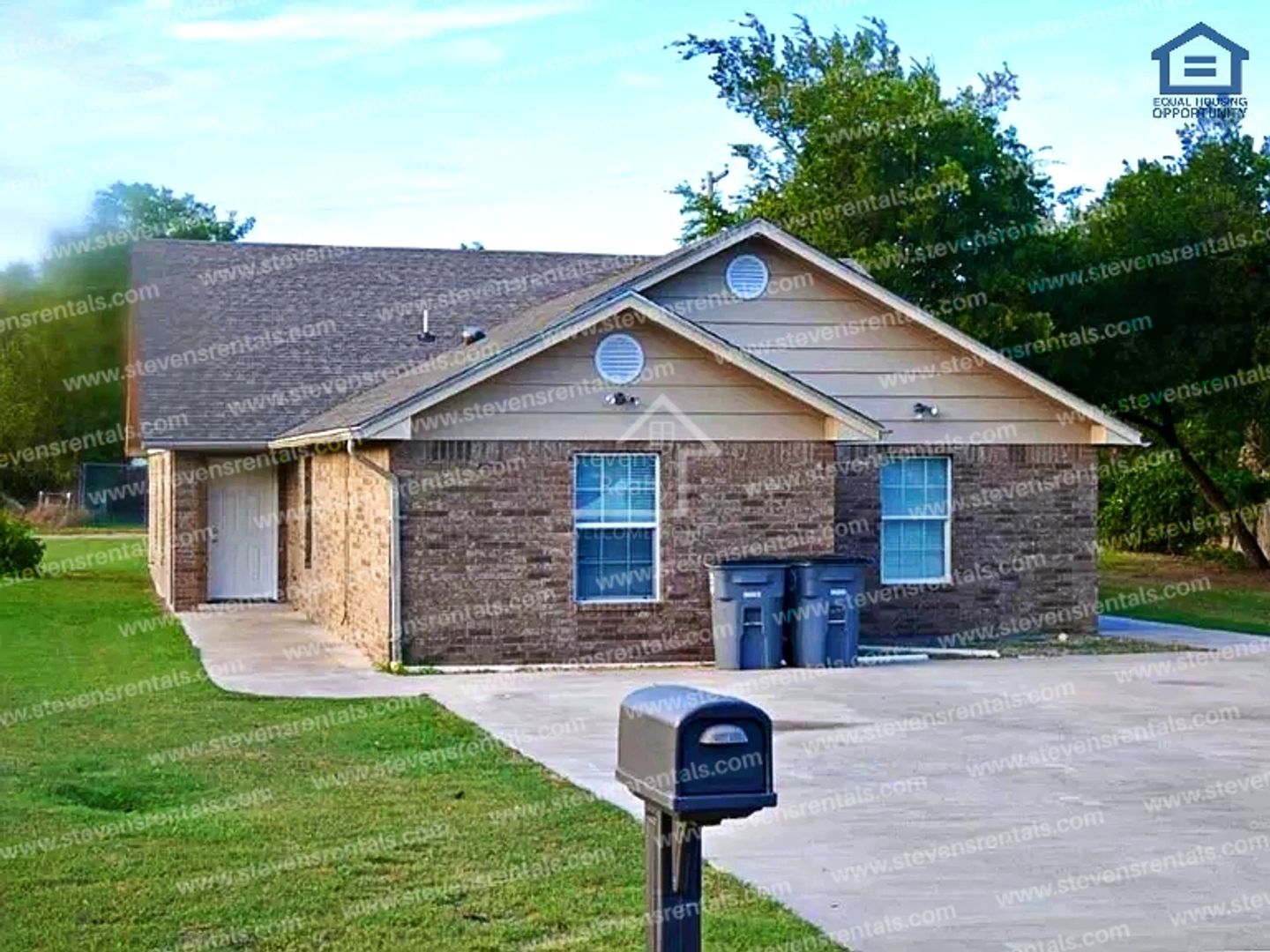 Lawton House: 411 SW Garfield Ave