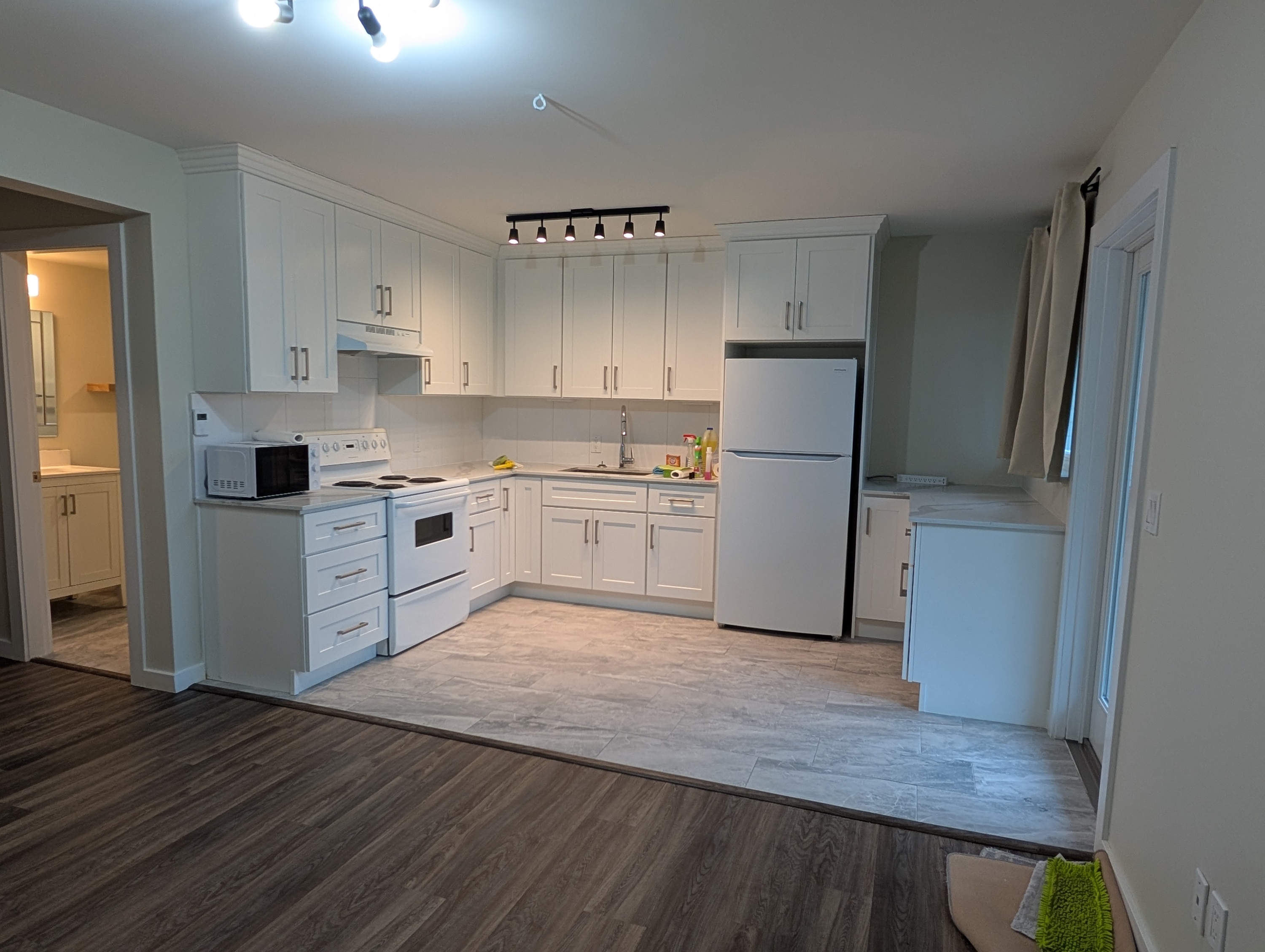 Coquitlam House: 2346 Dawes Hill Rd