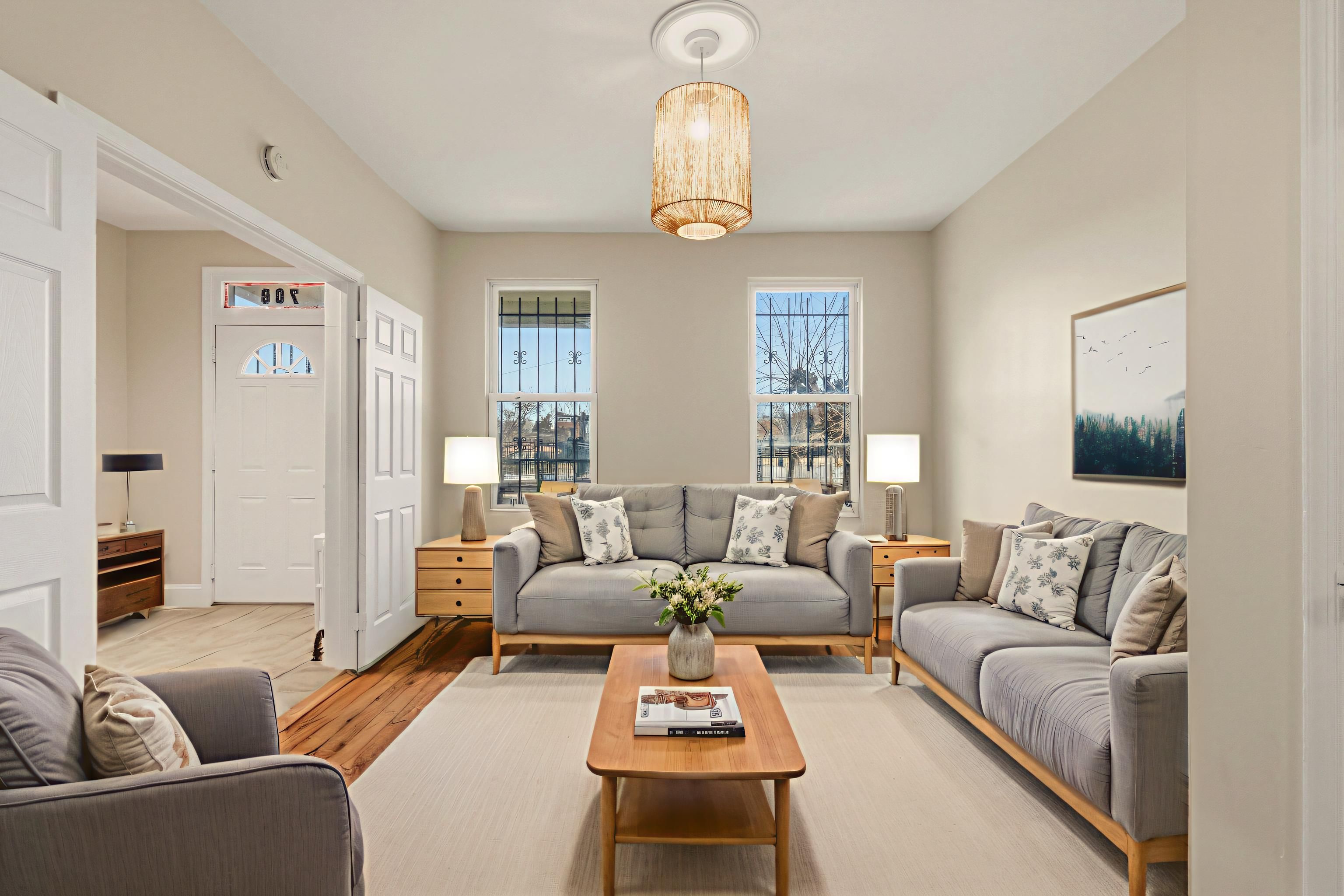 Washington House: 708 Columbia Rd NW