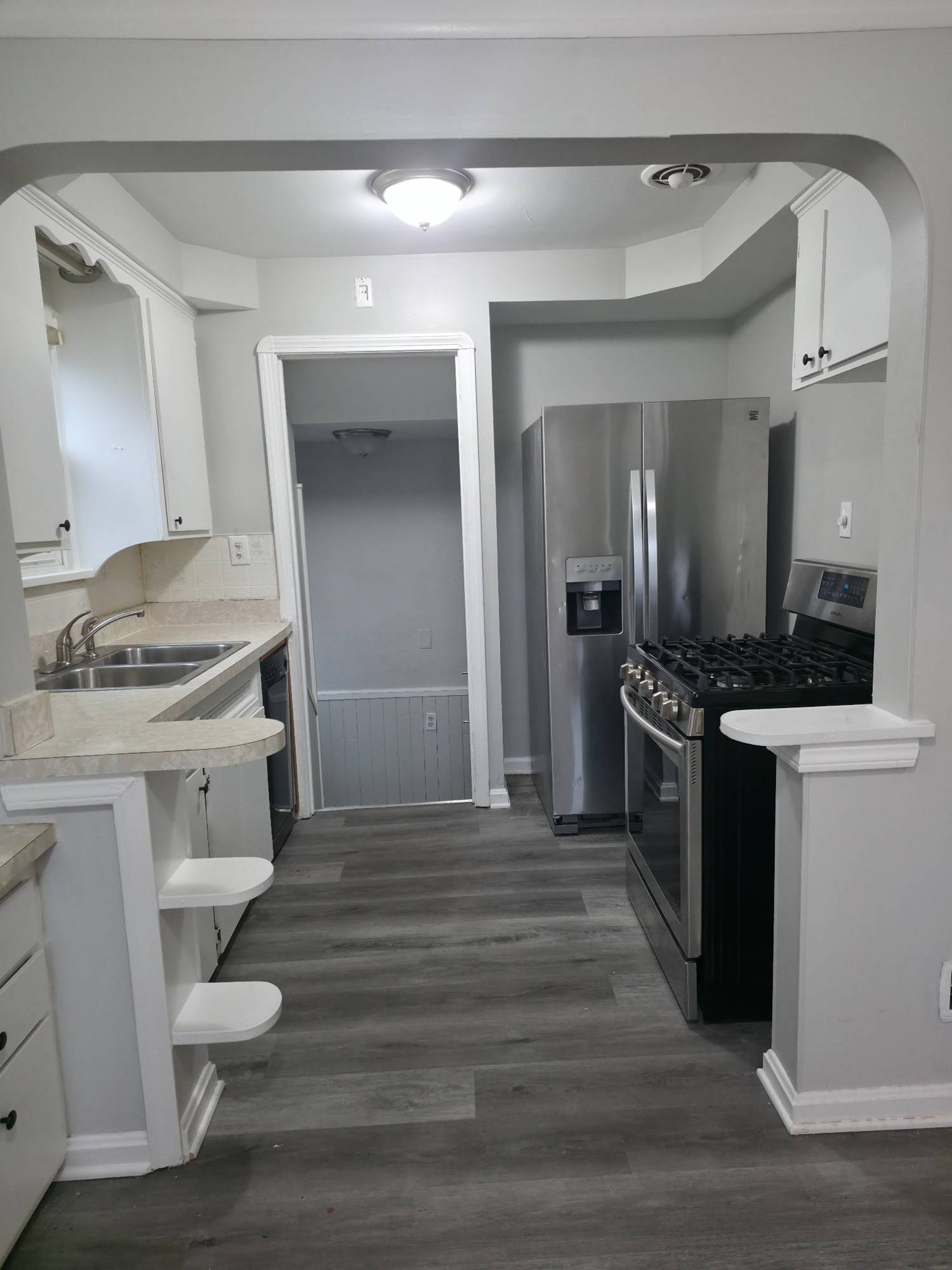 Cleveland House: 5815 Snow Rd, Cleveland, OH 44129