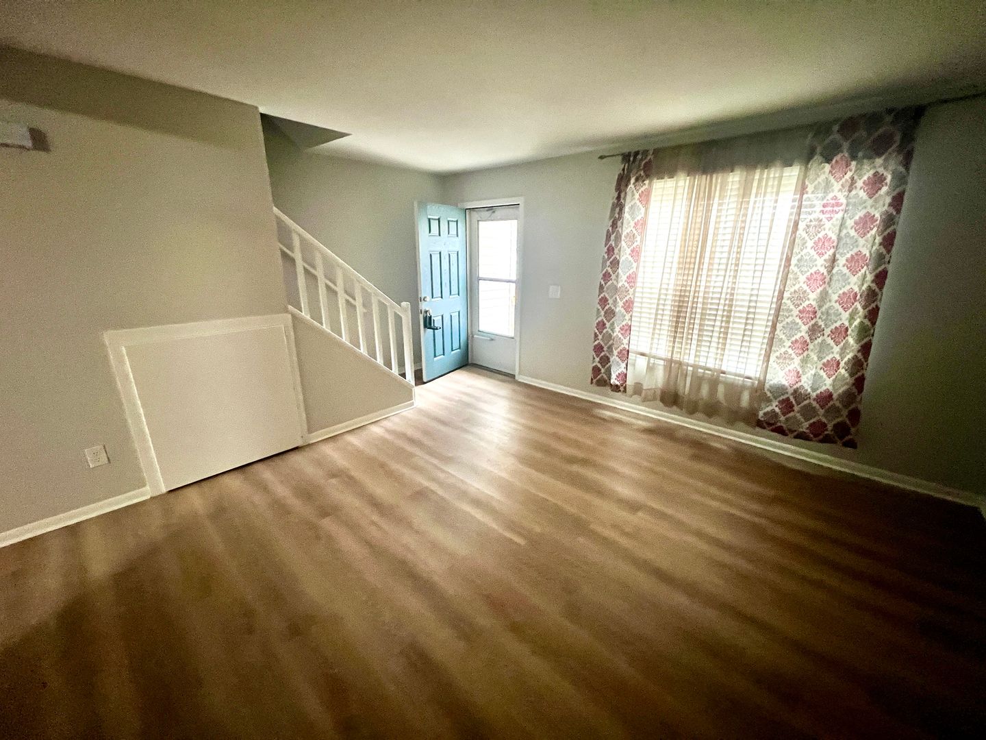 Cayce House: 605 Picadilly Square