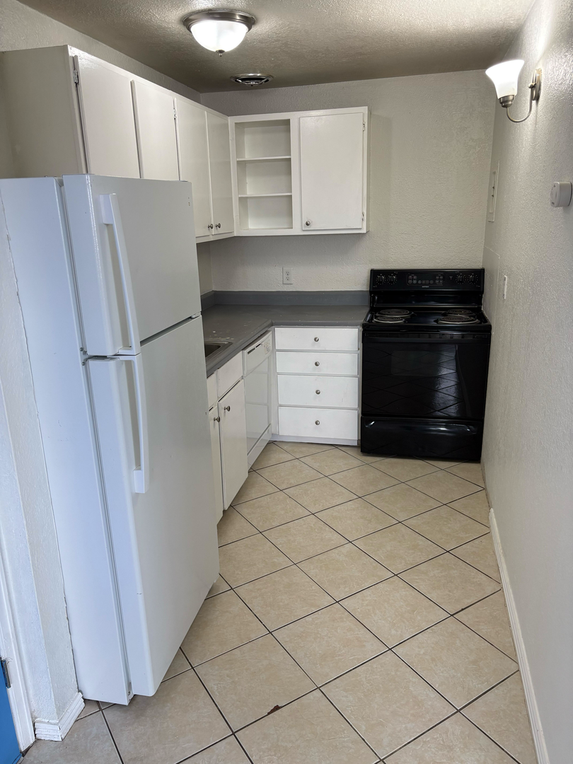 Aurora Apartment: 1432 Macon St