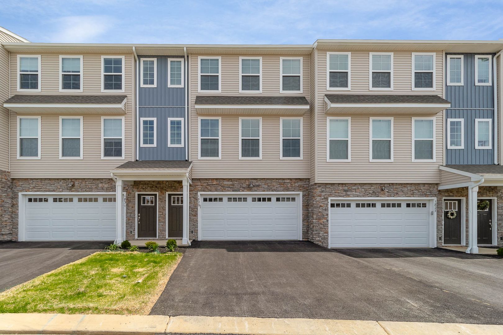 Mechanicsburg House: 1829 Shady Ln