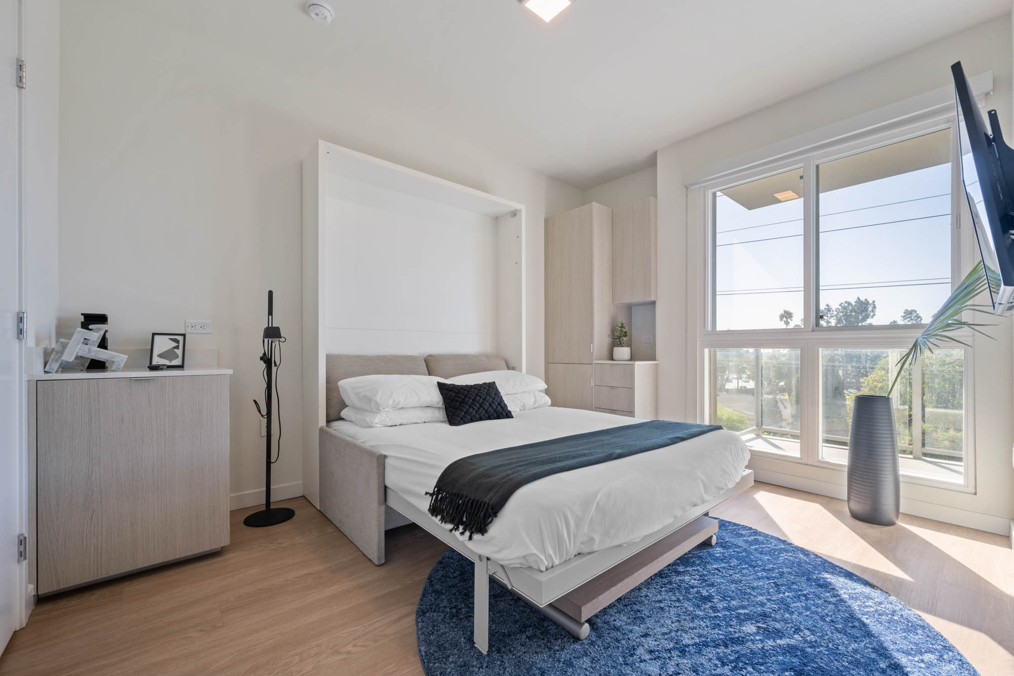 Los Angeles Apartment: 5843 W 88th St