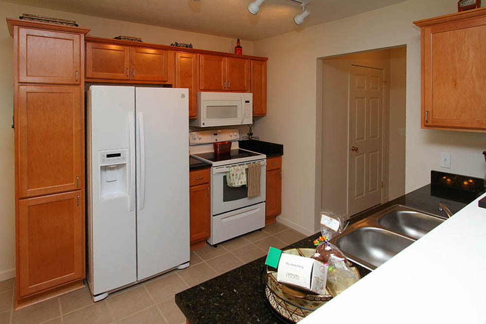 Rochester Condo: 6 Livery Way