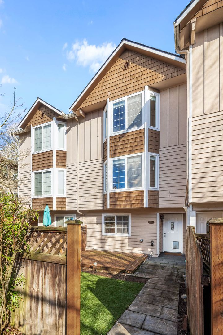 Seattle Townhome: 9046 Mary Ave NW
