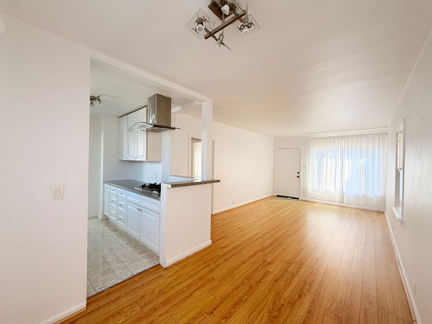 Manhattan Beach Condo: 231 13th St