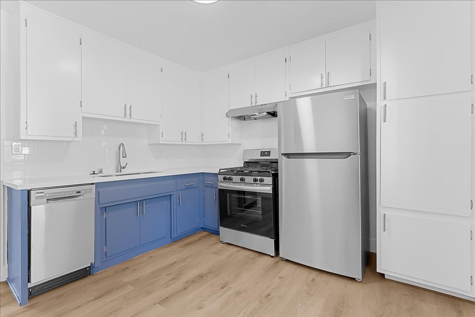 Los Angeles Apartment: 6615 Franklin Ave