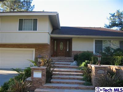 La Crescenta-Montrose House: 2716 Ridgepine Dr