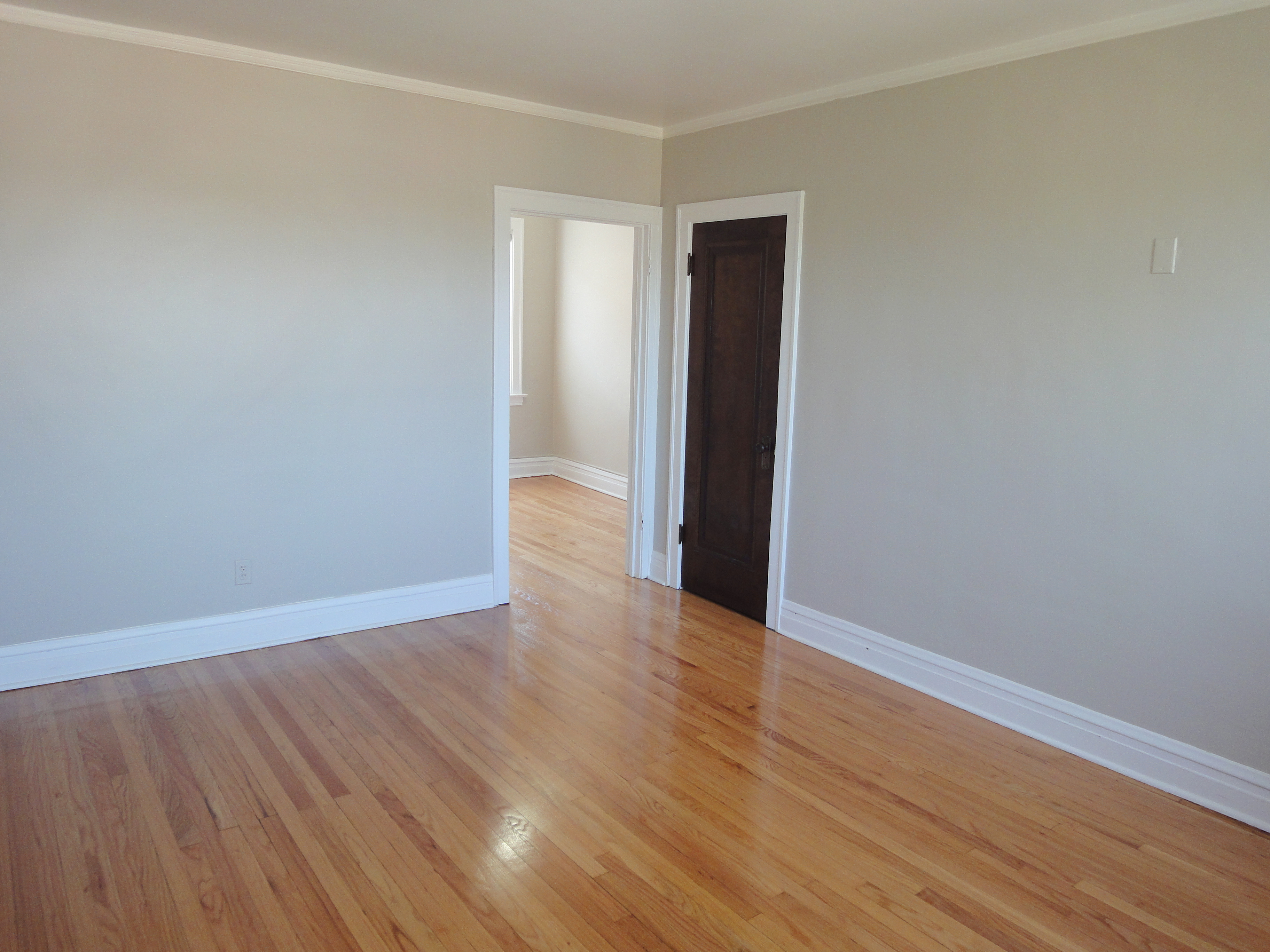 Berwyn Condo: 1939 Grove Ave