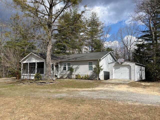 Hendersonville House: 84 Barnwell Acres Drive