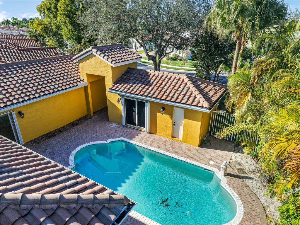 Pembroke Pines Condo: 19820 Southwest 7th Place